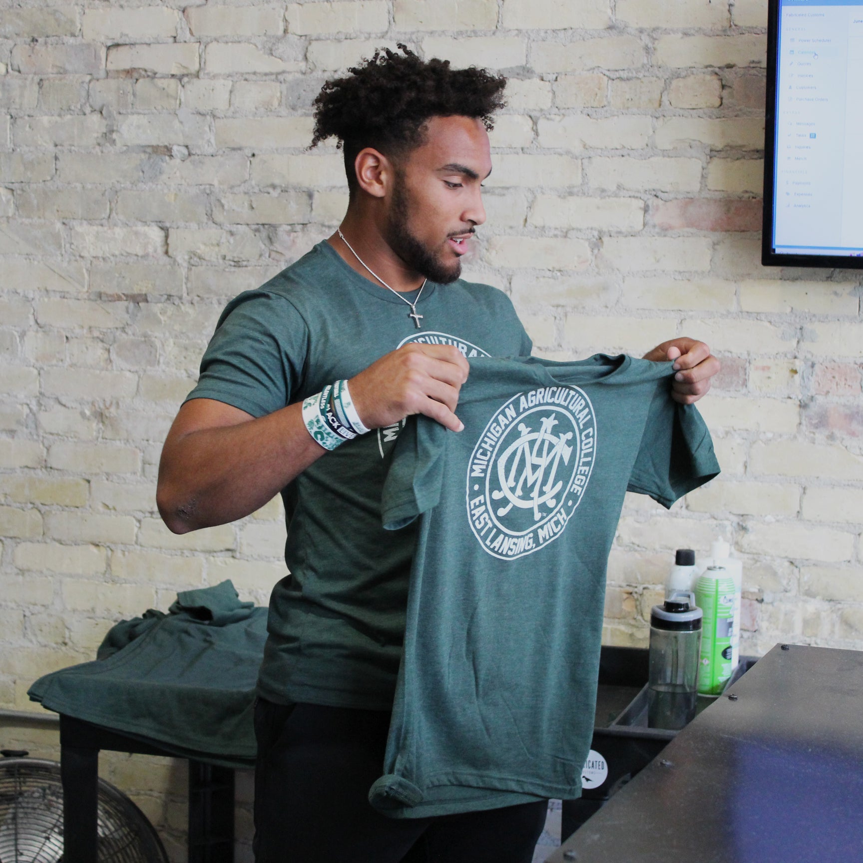 Vintage green shop t shirt